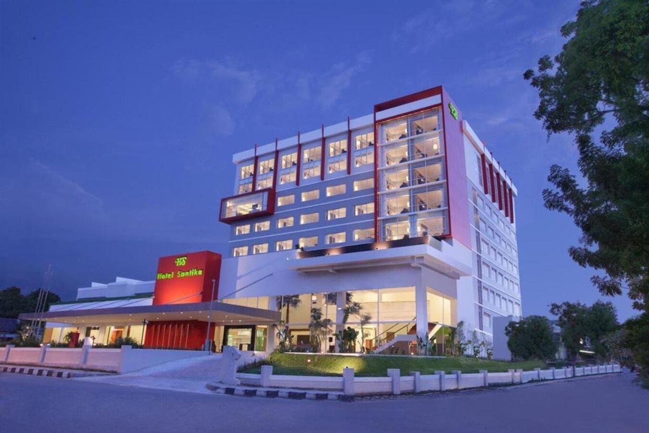 Hotel Santika Palu Exterior photo