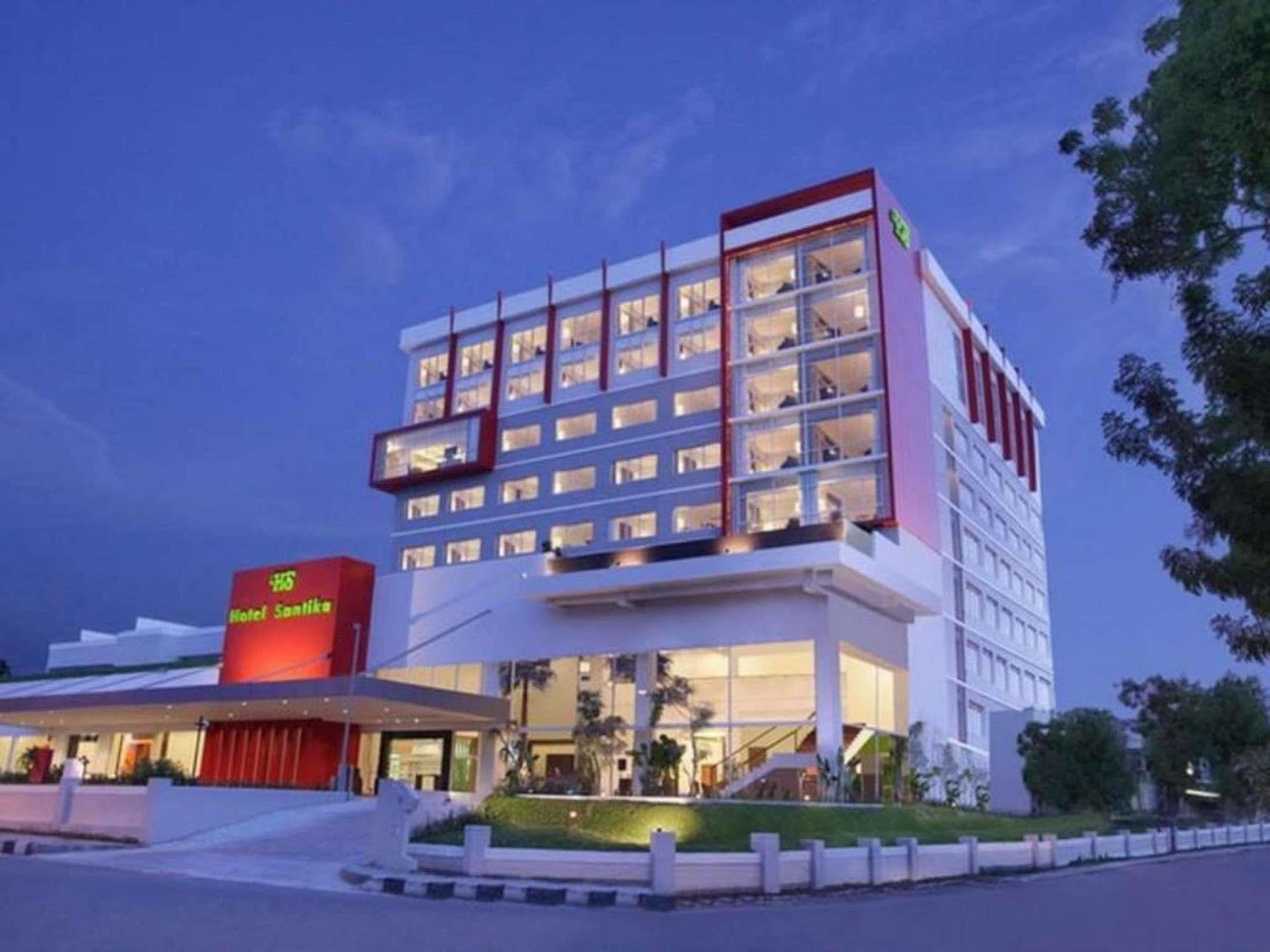 Hotel Santika Palu Exterior photo